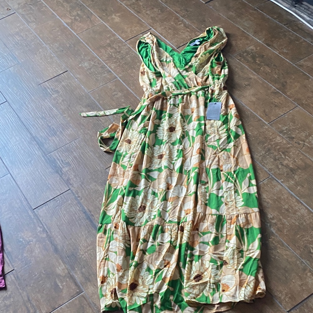 DR2 Green Floral Sleeveless Maxi Dress. Perfect for spring. Size xl. NWT.